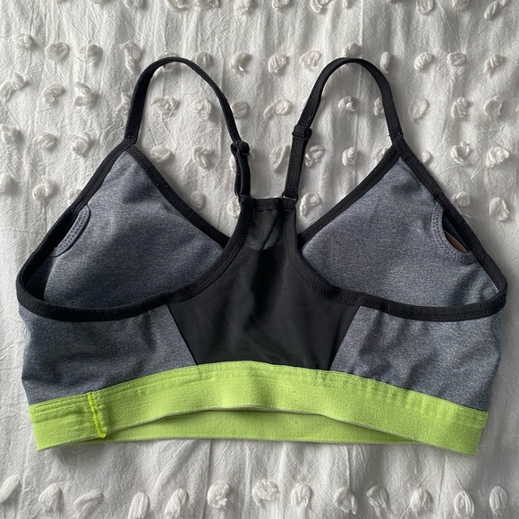 Nike Pro Sports Bra - Picture 2 of 3